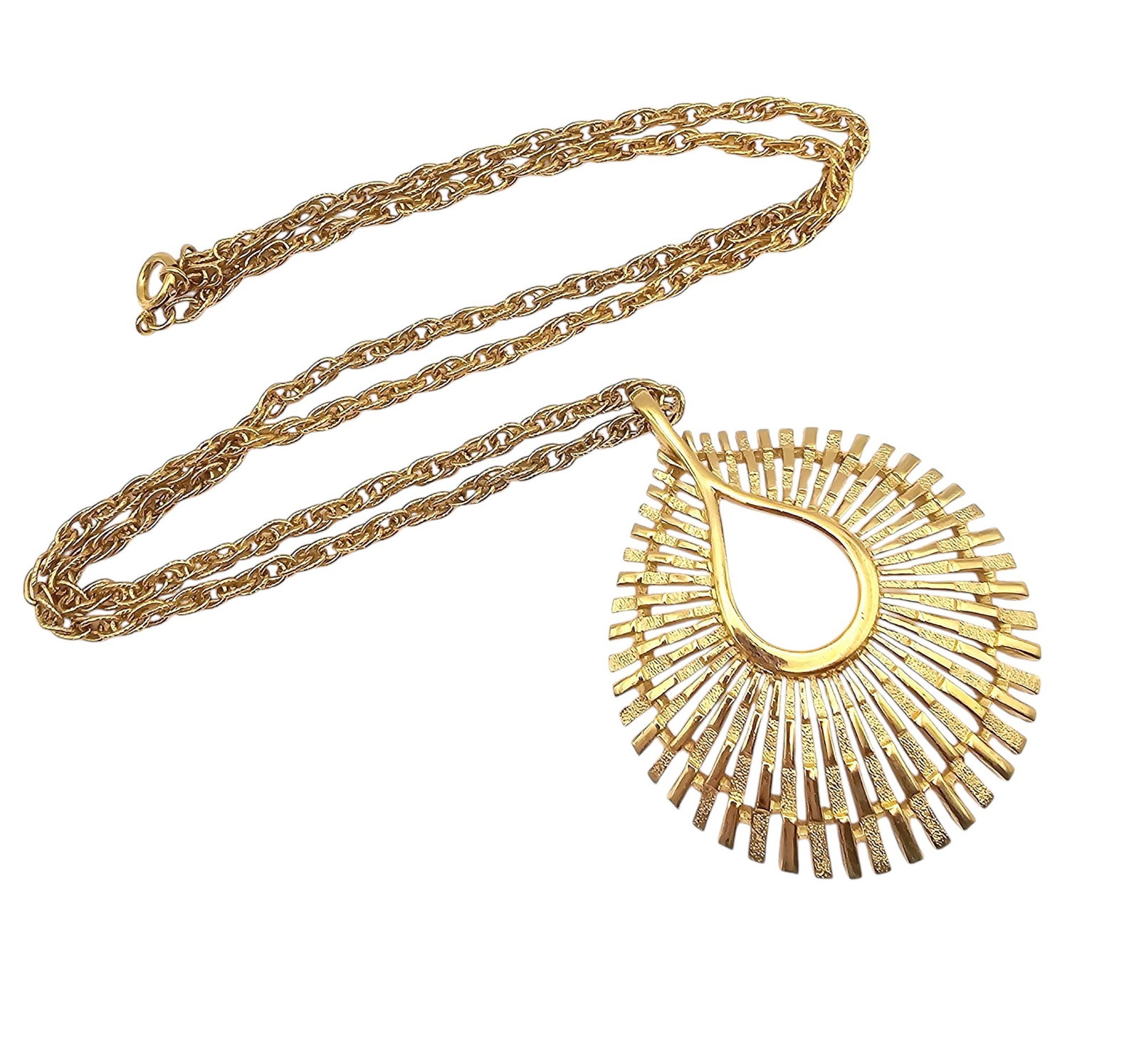 Crown Trifari Vintage Textured Gold Tone Necklace: Crown Trifari Vintage Textured Gold Tone Necklace