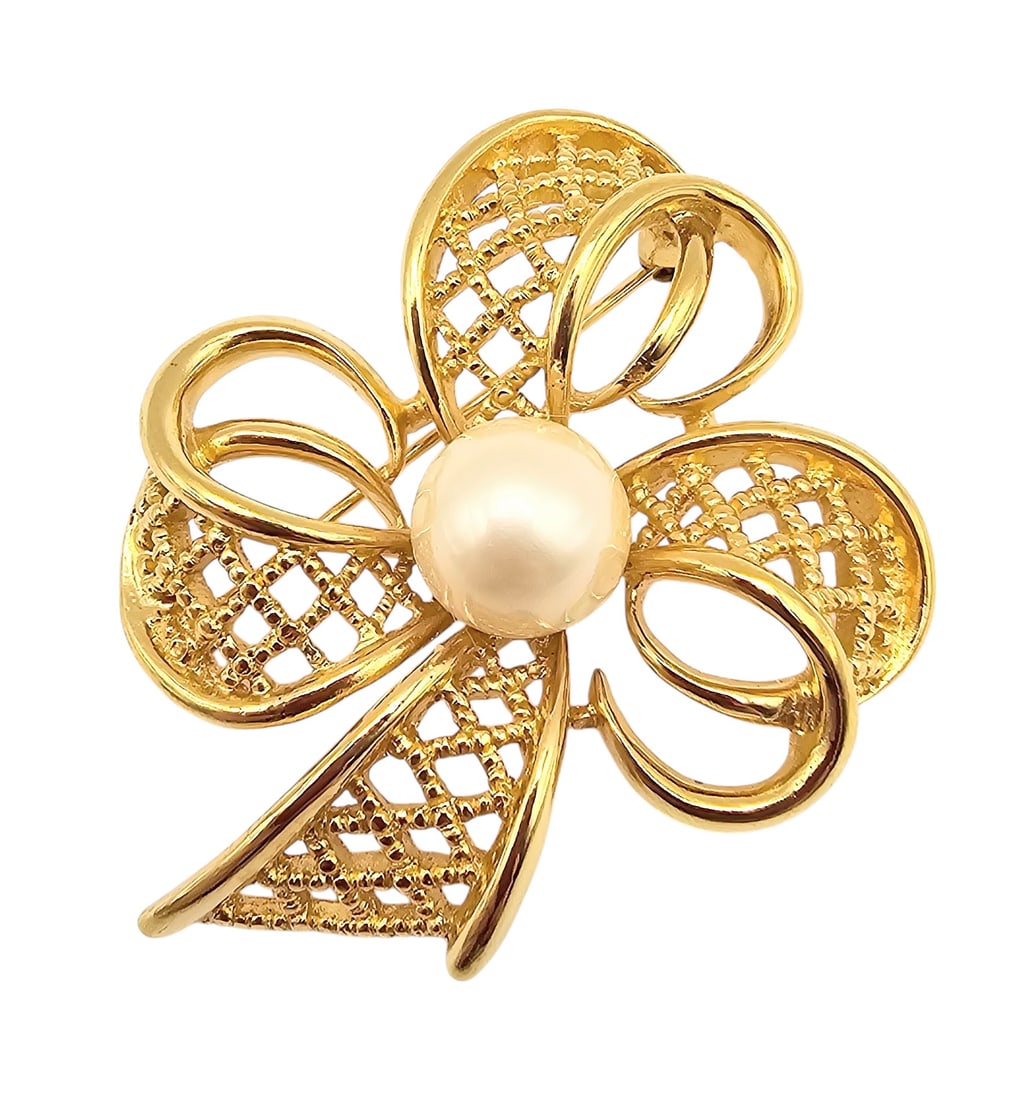 Trifari Pearl Gold Tone Lattice Bow Brooch: Trifari Pearl Gold Tone Lattice Bow Brooch