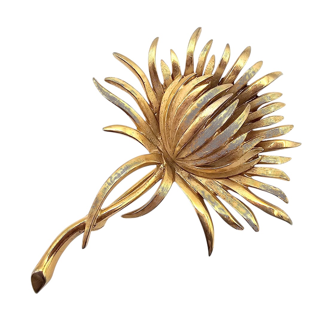 Crown Trifari Scottish Thistle Brushed Gold Tone Brooch (1 of 3)