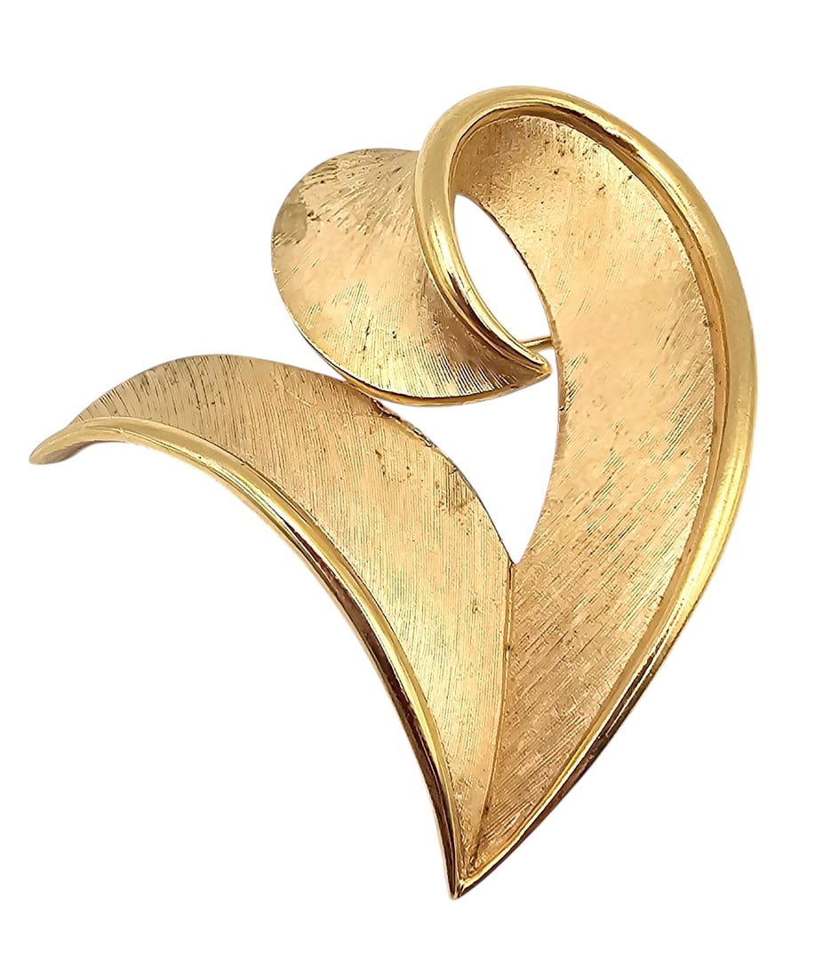 Crown Trifari Brushed Gold Tone Curled Leaf Brooch: Crown Trifari Brushed Gold Tone Curled Leaf Brooch