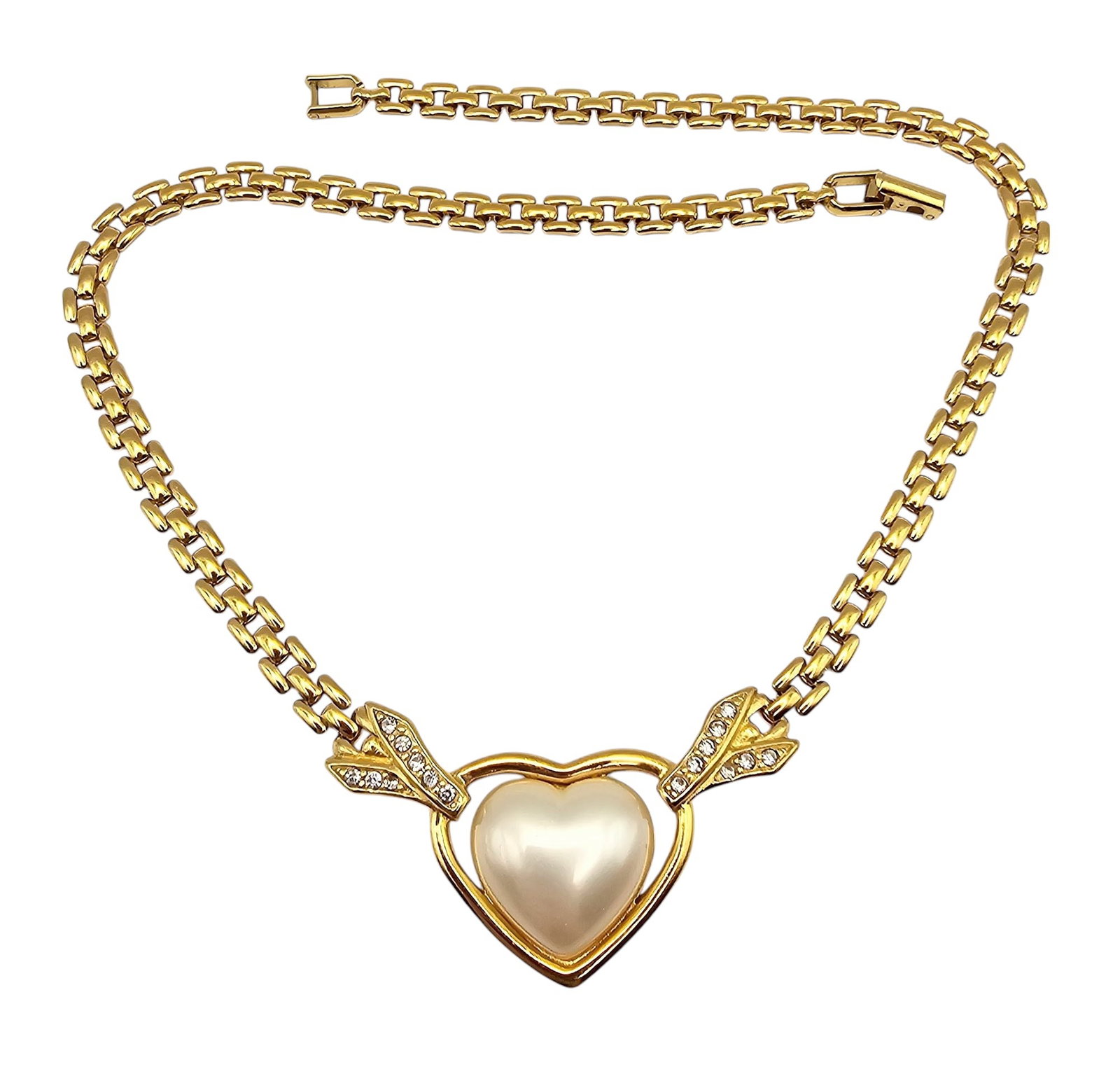 Trifari Vintage Faux Pearl Gold Tone Heart Necklace: Trifari Vintage Faux Pearl Gold Tone Heart Necklace