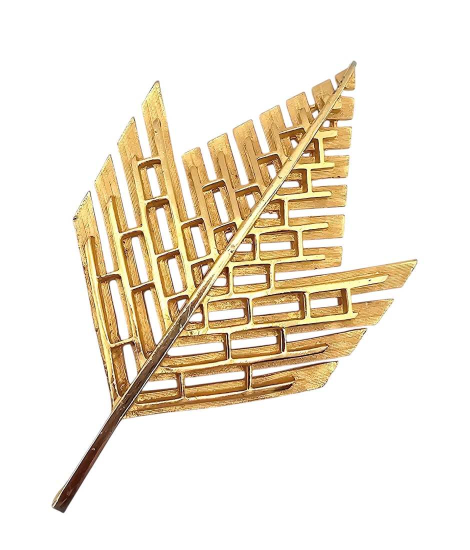 Corocraft Vintage Gold Tone Layered Leaf Brooch (1 of 3)