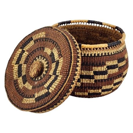 Antique Lower Klamath River Native American Lidded Basket 3"  x 4" (1 of 12)