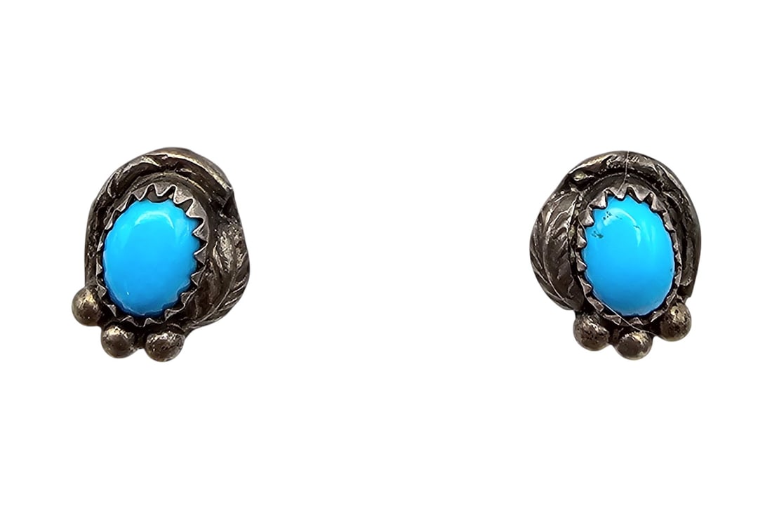 Vintage Navajo Turquoise Sterling Leaf Stud Earrings: Vintage Navajo Turquoise Sterling Leaf Stud Earrings 2g
