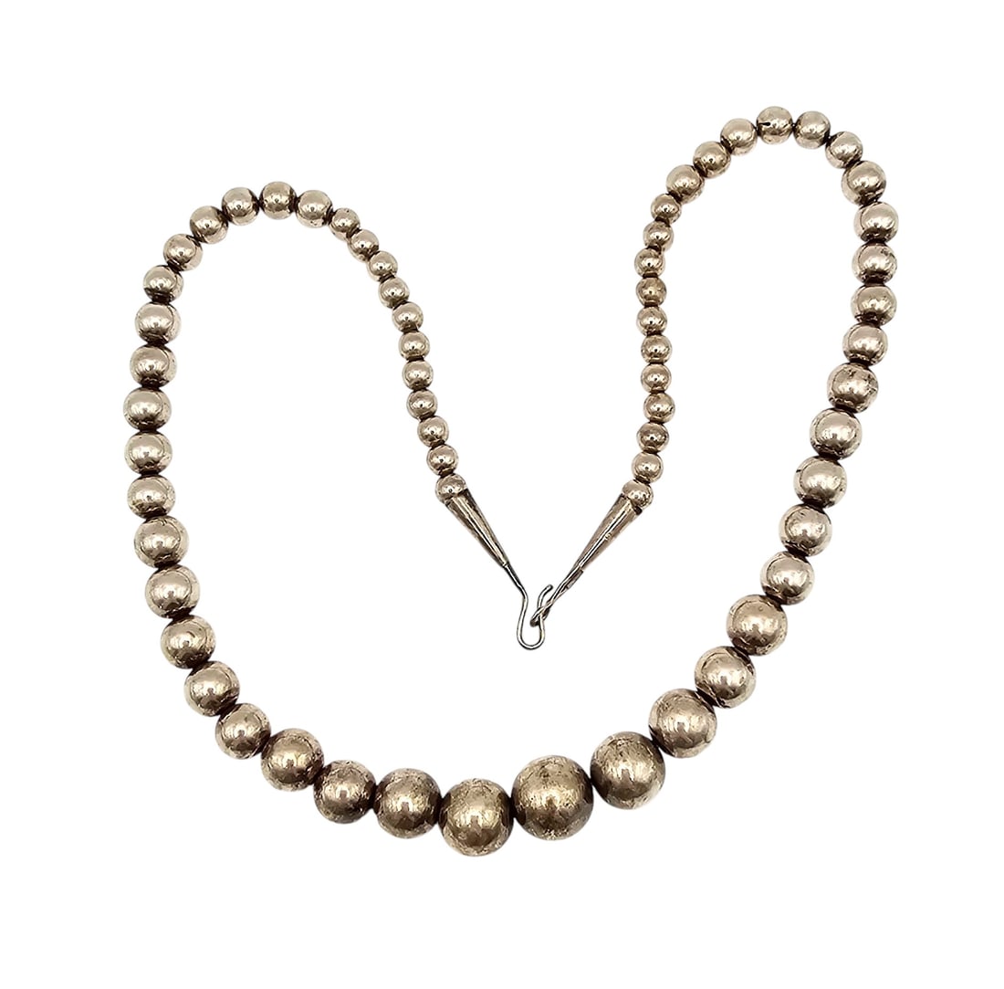 Southwestern Sterling Silver Graduated Bead Necklace: Southwestern Sterling Silver Graduated Bead Necklace 25.2 G