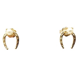14k Gold Horseshoe Pearl Stud Earrings .5g