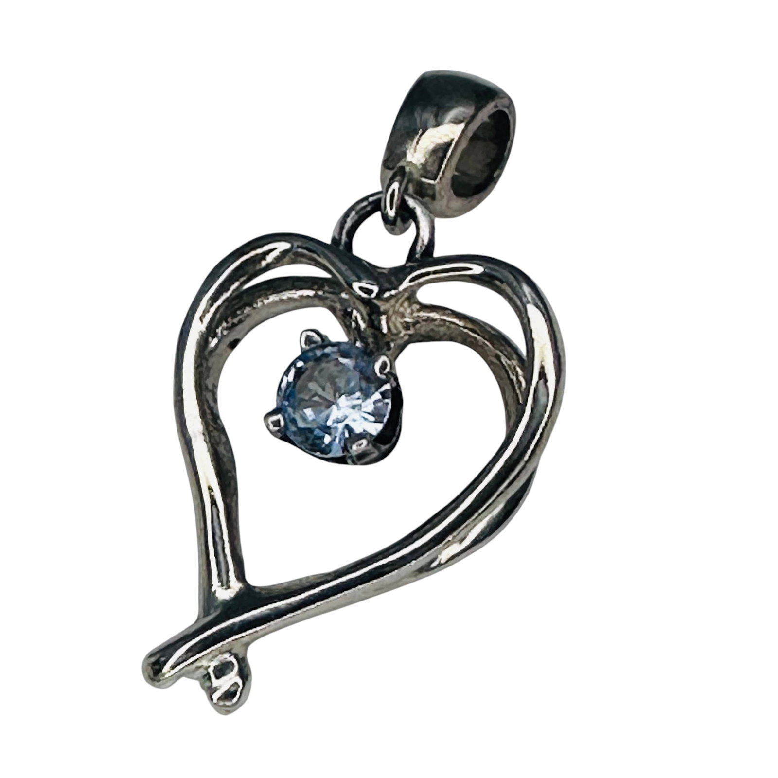 61, SPINEL Sterling Silver Heart Pendant 2.59 G: 61 SPINEL Sterling silver heart pendant 2.59 g