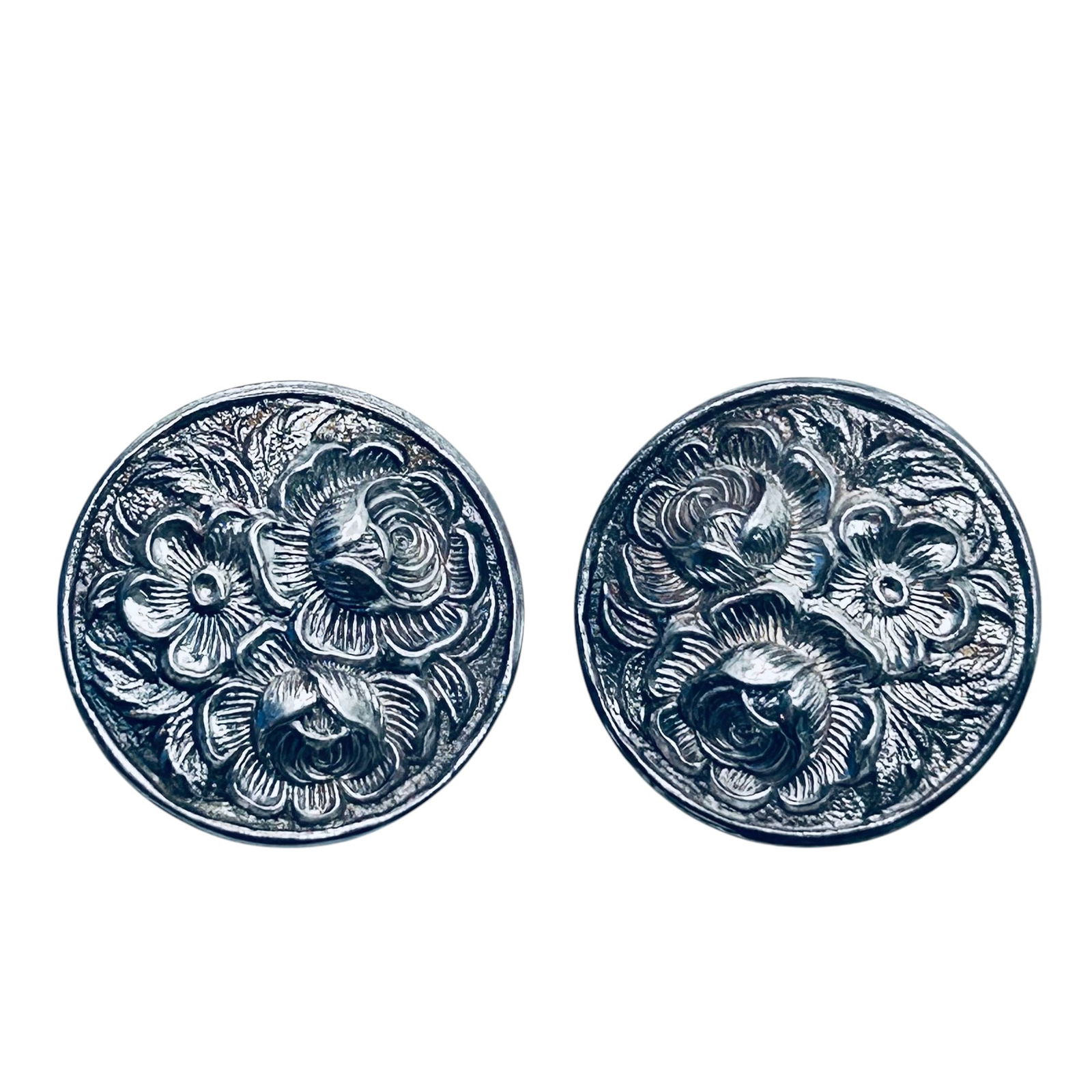 PAT. 156452 Sterling Silver Detailed Round Flower Clip On Earrings. 12.33 G.: PAT. 156452 sterling silver detailed round flower clip on earrings. 12.33 g.