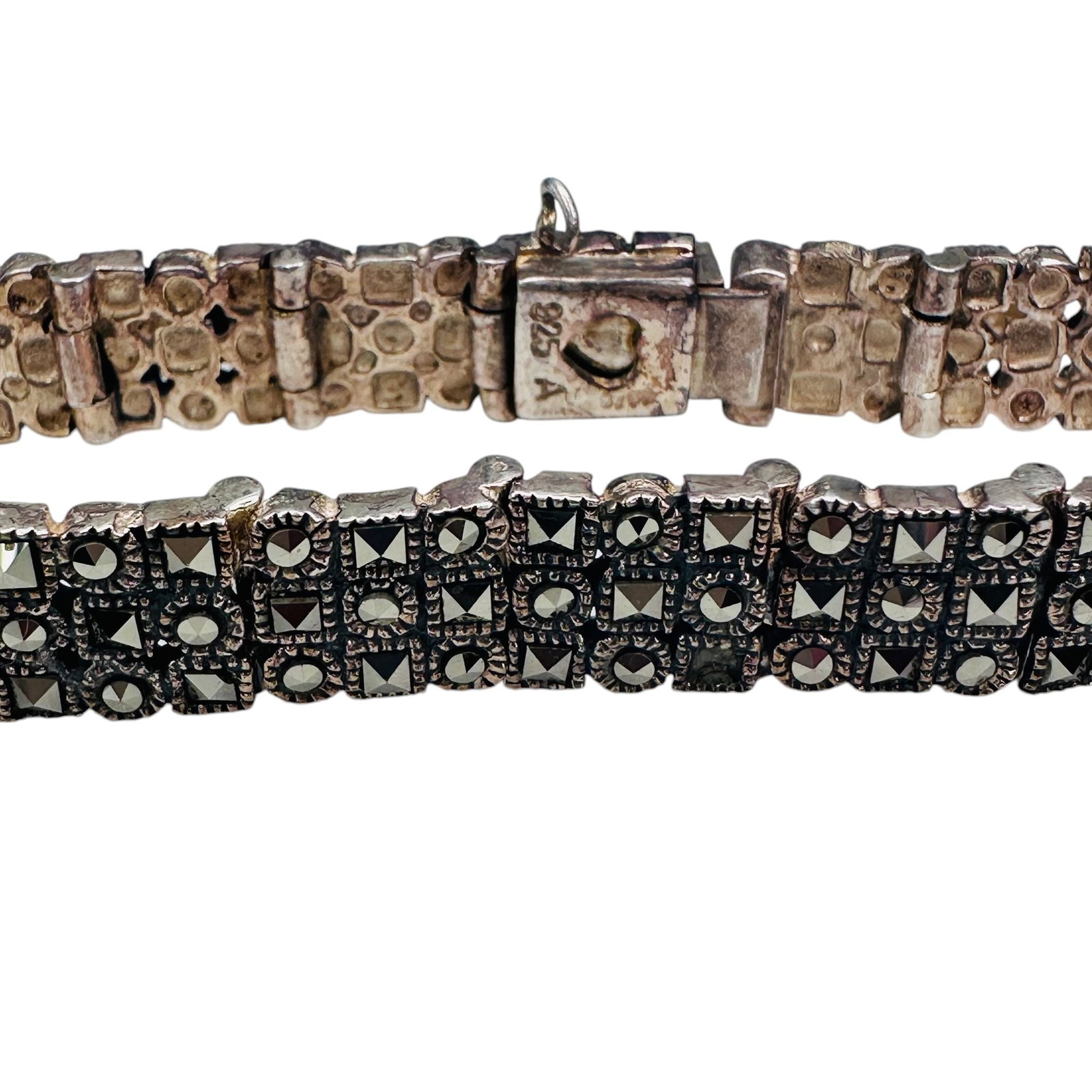 A, MARCASITE Sterling Silver Bracelet. 24.73 G.: A MARCASITE sterling silver bracelet. 24.73 g.