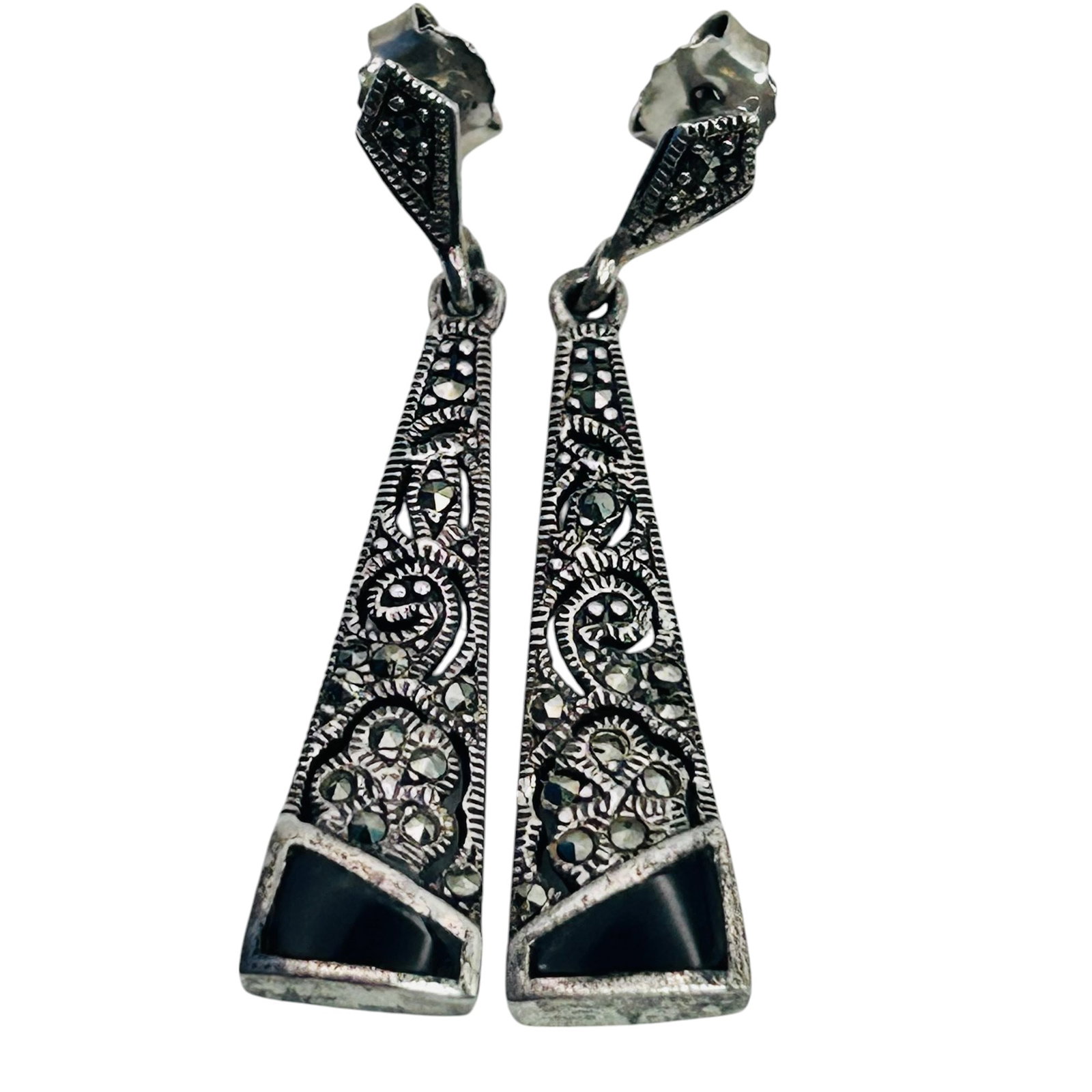 Sterling Silver, ONYX Stone With MARCASITE Detail Earring. 4.82 G.: Sterling silver ONYX stone with MARCASITE detail earring. 4.82 g.