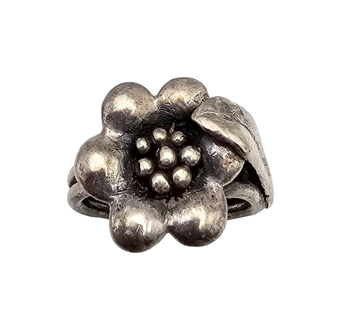 Sterling Silver Flower Ring Size 4.25 3.9 G: Sterling Silver Flower Ring Size 4.25 3.9 G