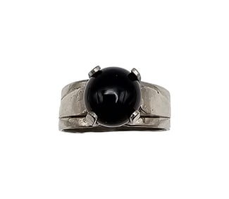 Onyx 835 Silver Ring Size 5 3.2 G