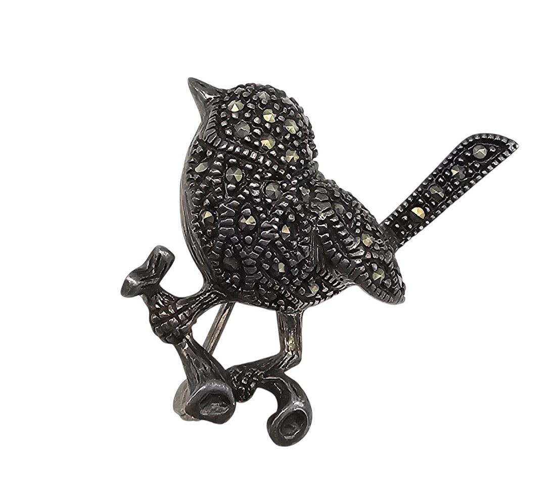 A Marcasite Sterling Silver Bird Brooch 5.5 G: A Marcasite Sterling Silver Bird Brooch 5.5 G