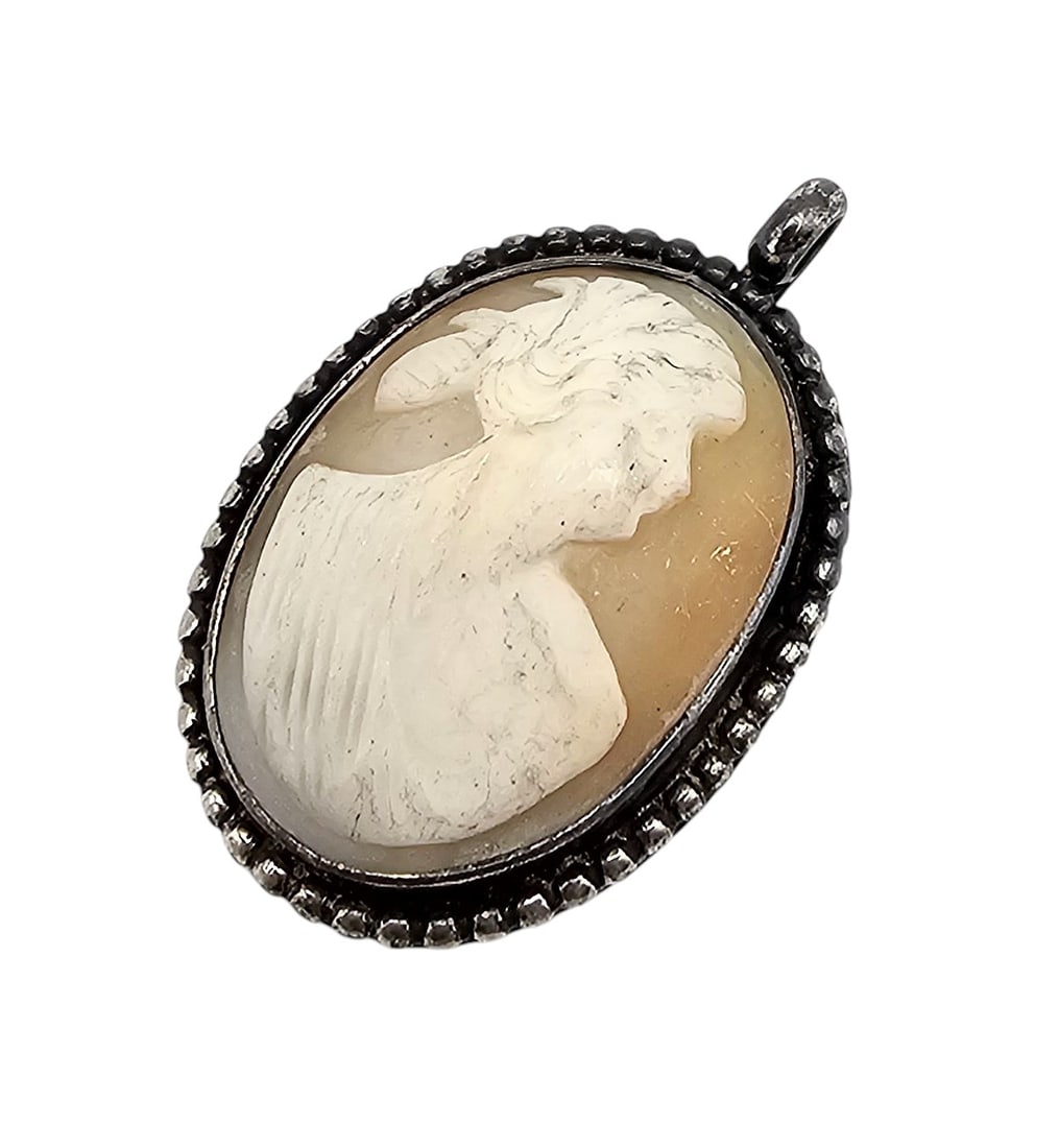 Shell Carved Cameo Sterling Silver Pendant 8.1 G: Shell Carved Cameo Sterling Silver Pendant 8.1 G