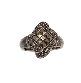 CW Marcasite Sterling Silver Cocktail Ring Size 6.5 4.3 G