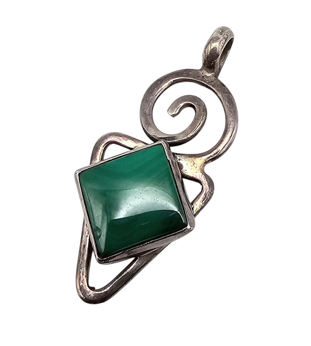 Navajo Malachite Sterling Silver Pendant 4.8 G: Navajo Malachite Sterling Silver Pendant 4.8 G