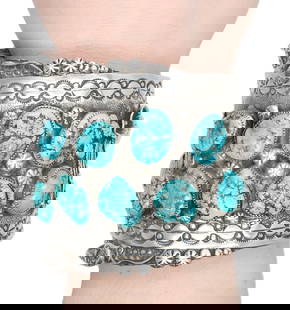 Kenneth Begay Navajo Sterling Turquoise Cuff Bracelet: Stunning! Kenneth Begay Navajo Sterling Turquoise Cuff Bracelet | Materials: Sterling, Turquoise | Weight: 218g | Notes: Cuff has a gorgeous asymmetrical design