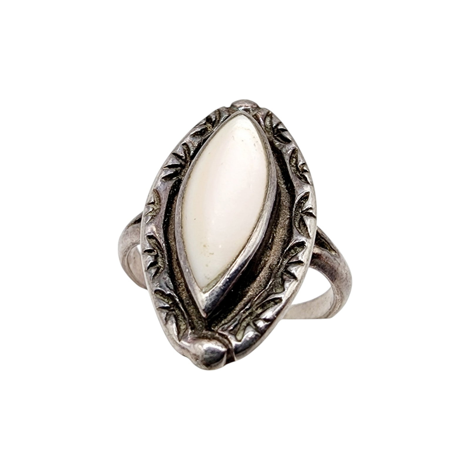 Sterling Navajo Morher of Pearl Ring Sz 6 (1 of 4)