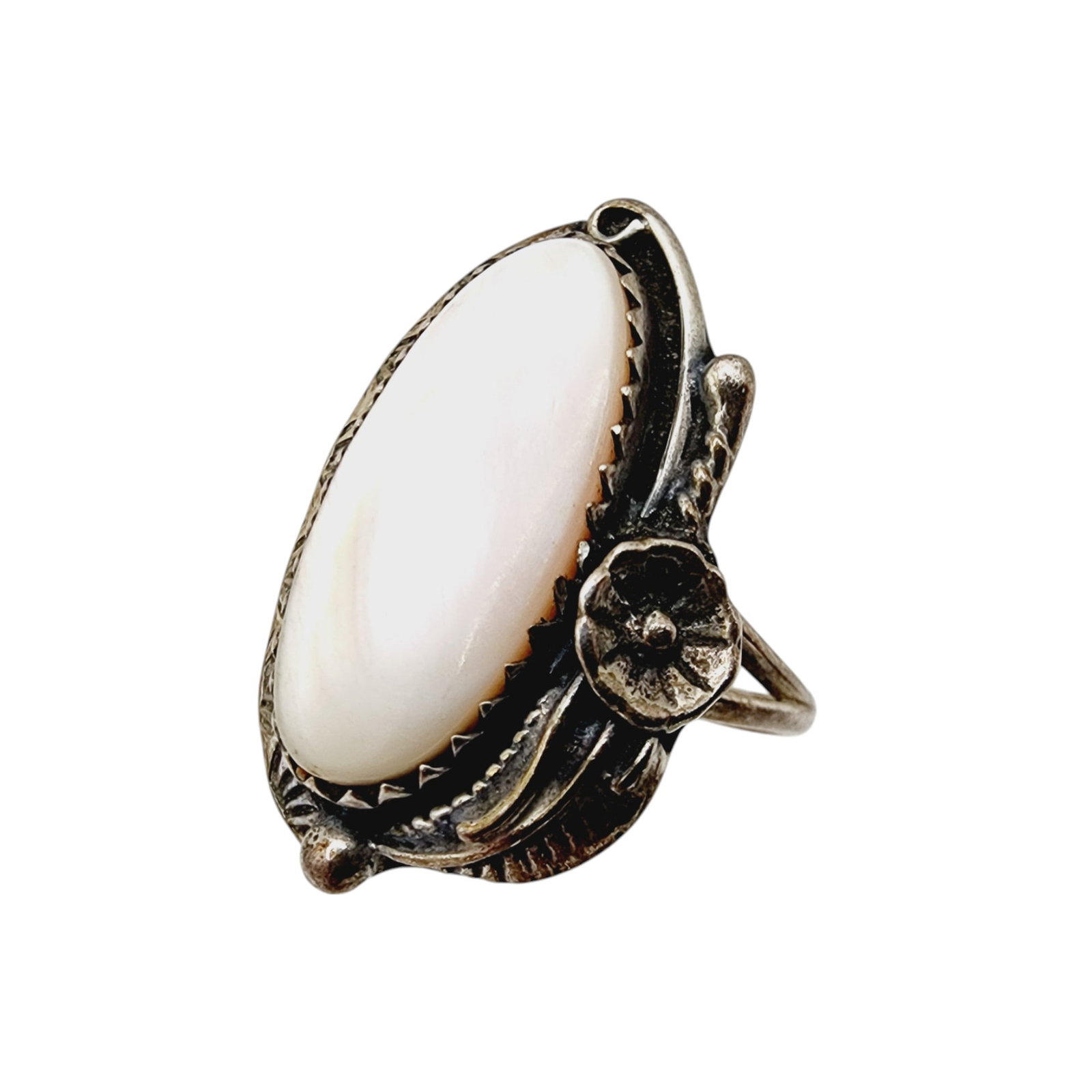 Sterling Navajo Mother of Pearl Ring Sz 8: Sterling Navajo Mother of Pearl Ring Sz 8 3.5g