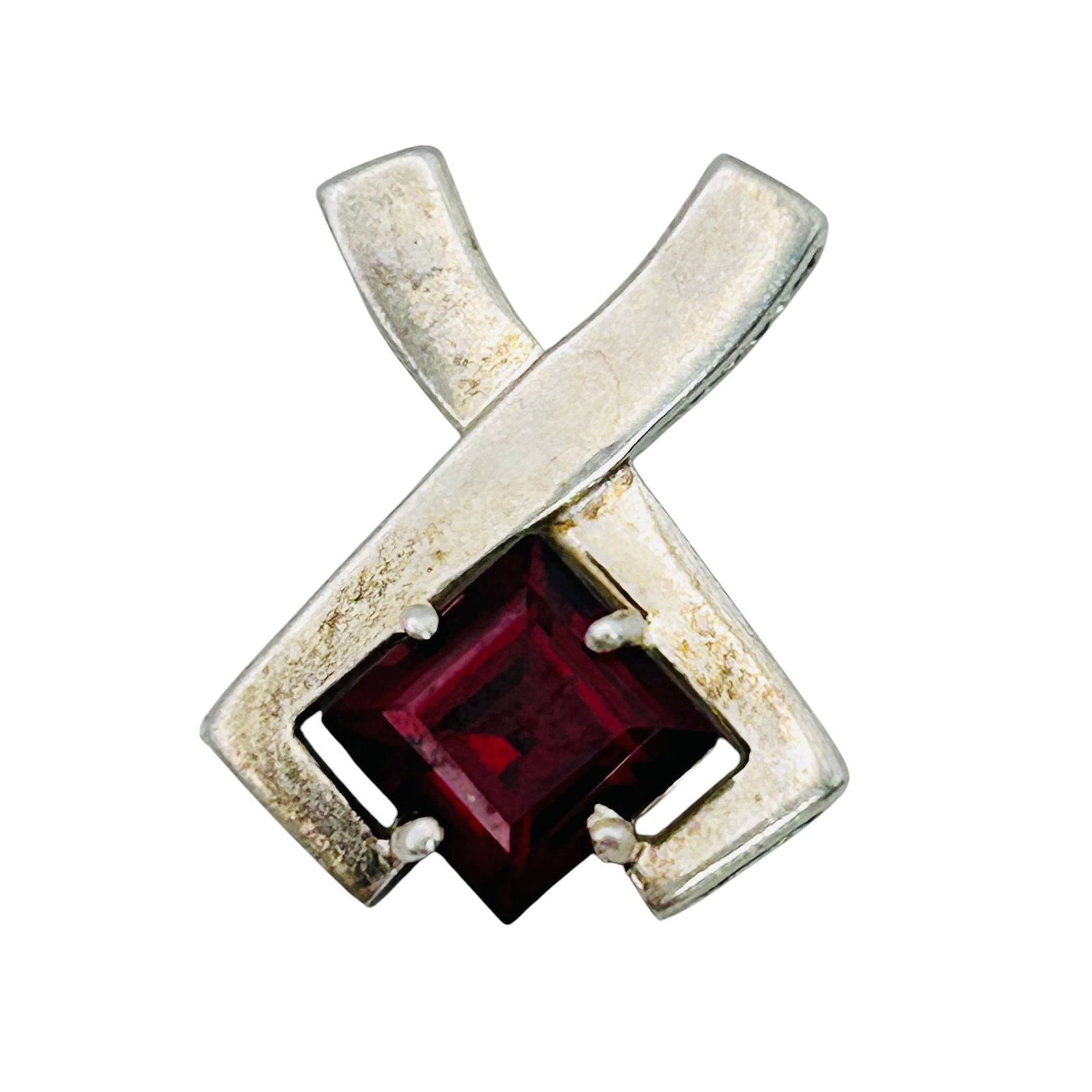 Signed Garnet Sterling X Pendant 1.76 G: Signed Garnet Sterling X pendant 1.76 g
