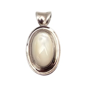 LT Mother Of Pearl Sterling Silver Pendant 8.5 G