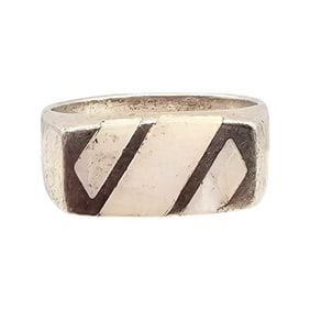 Shube's Mother Of Pearl Sterling Silver Ring Size 8.5 5.3 G