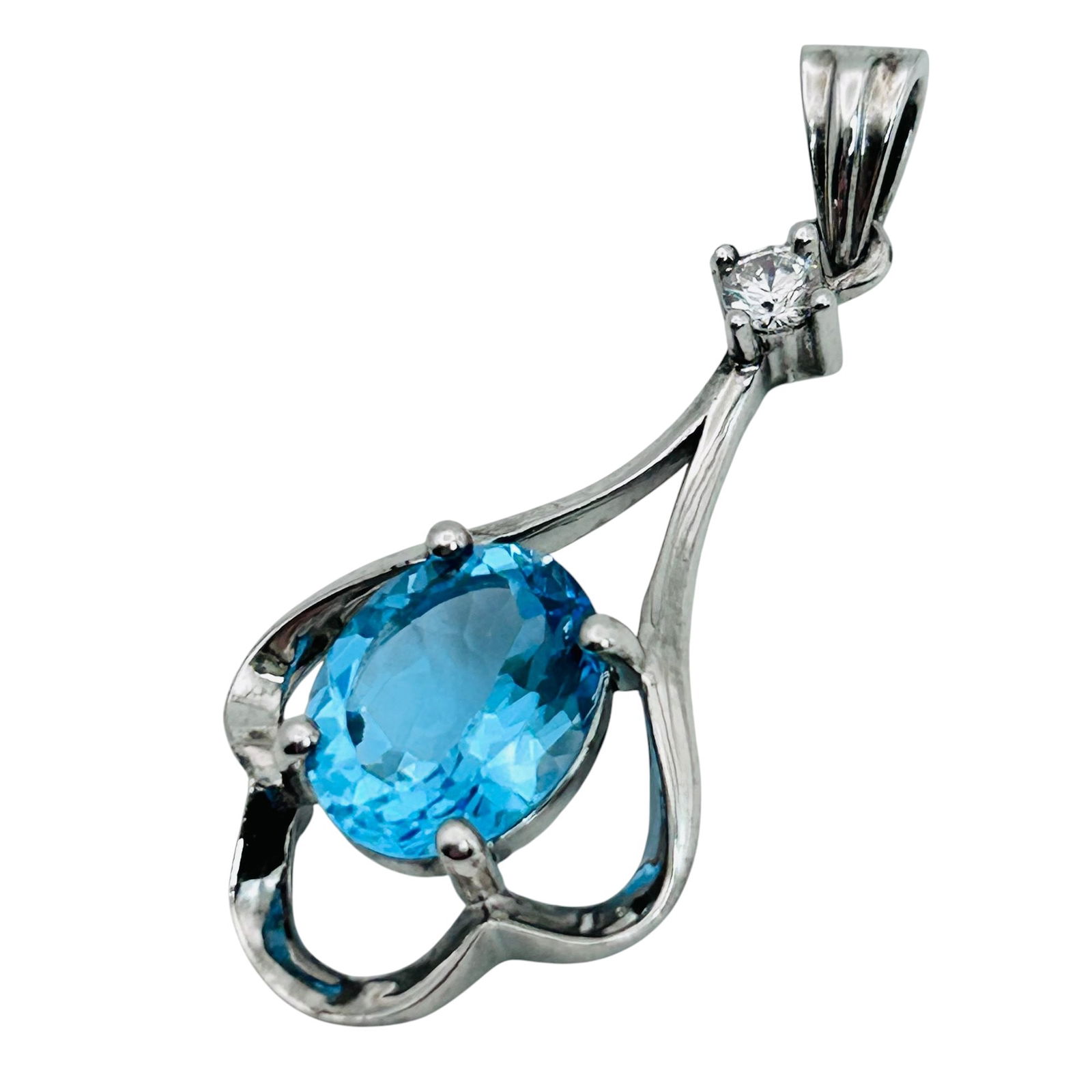 Blue Spinel Sterling Pendant 2.94 G: Blue spinel Sterling pendant 2.94 g