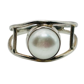Sterling Pearl Ring Size 8, 3.0g