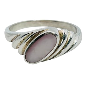 CW Mother Of Pearl Sterling Ring Size 8, 3.67 G