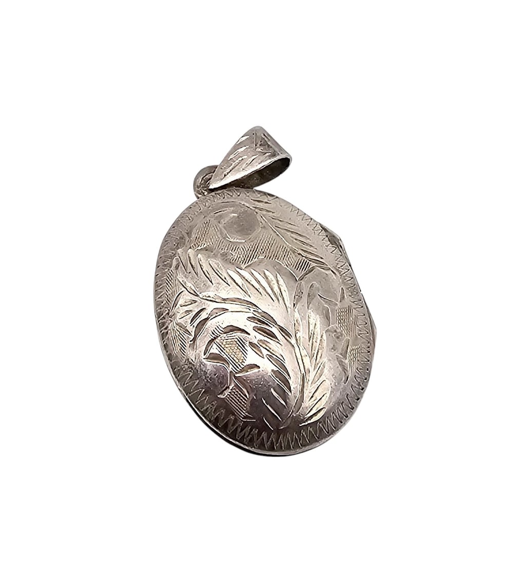 Sterling Silver Etched Locket Pendant 5.5 G: Sterling Silver Etched Locket Pendant 5.5 G