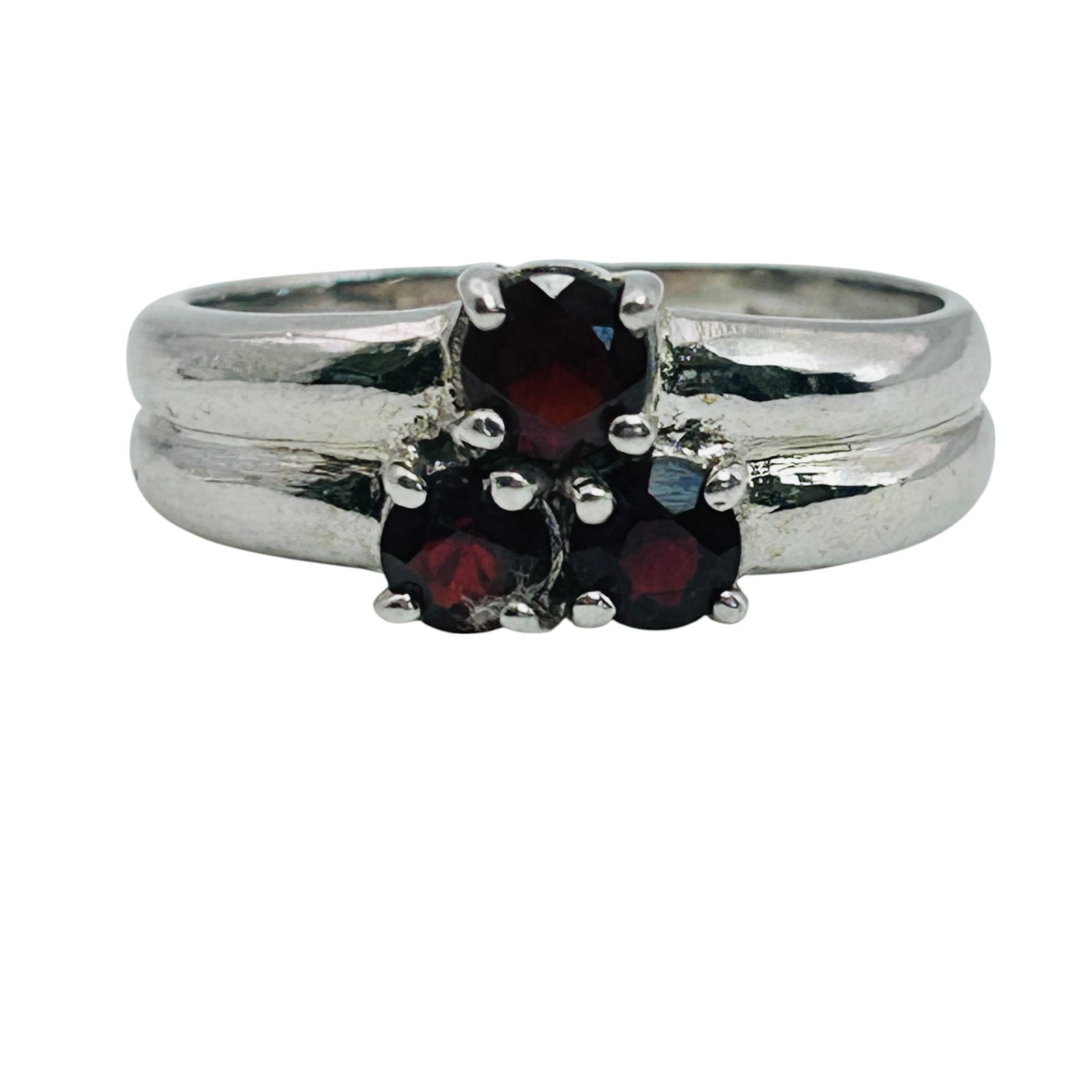 Garnet Triple Stone Sterling Ring Size 8, 4.16 G: Garnet triple stone sterling ring size 8 4.16 g