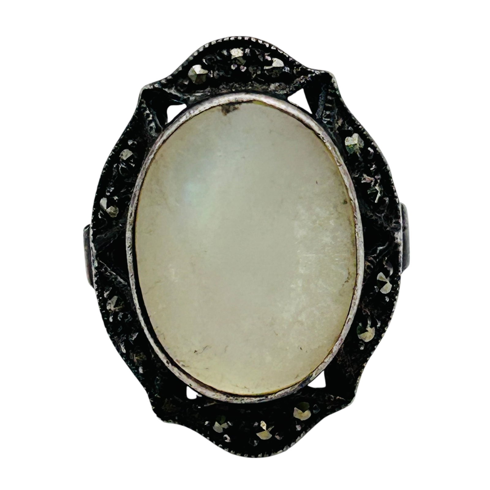 Mother-of-pearl MARCASITE Oval Ring Size 6, 7.11 G: Mother-of-pearl MARCASITE oval ring size 6 7.11 g