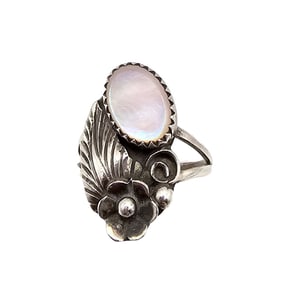 Signed Native Mother Of Pearl Sterling Silver Ring Size 6.75 3.5 G