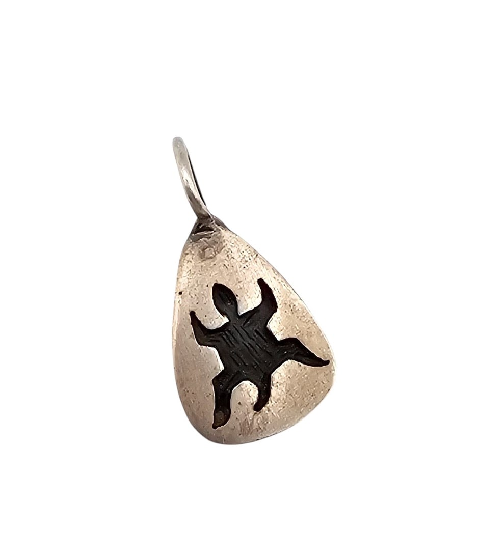 Signed Hopi Turtle Pendant 1.8 G: Signed Hopi Turtle Pendant 1.8 G. Marked LK 38 and signed with pictomark