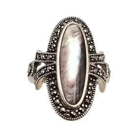 A Marcasite Abalone Sterling Silver Ring Size 7.25 6.8 G