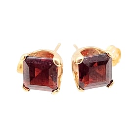 BEG Garnet 10K Gold Earrings 1.3 G Approximately 1.76 TCW