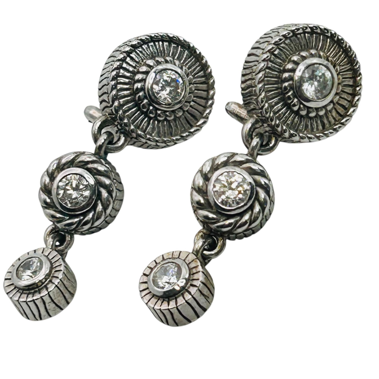 Judith Ripka Cubic Zirconia Sterling Graduated Dangle Earrings 14.73 G: Judith Ripka cubic zirconia Sterling graduated dangle earrings 14.73 g