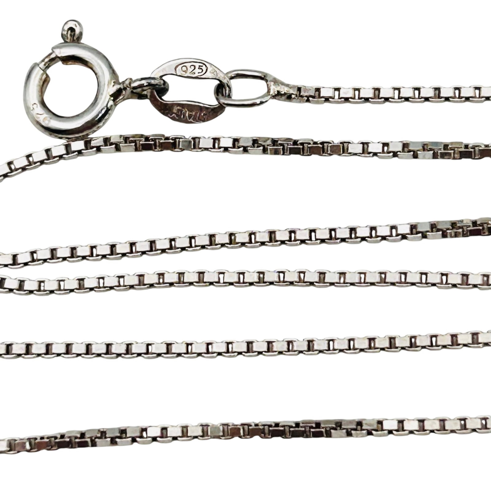 Italy Sterling Box Chain Necklace, 2.58 G: Italy Sterling box chain necklace 2.58 g