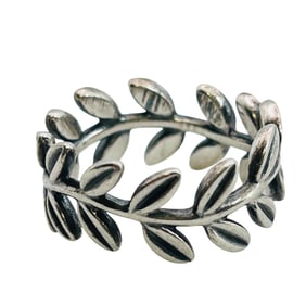 Pandora Laurel Leaf Ring Size 6, 3.7g