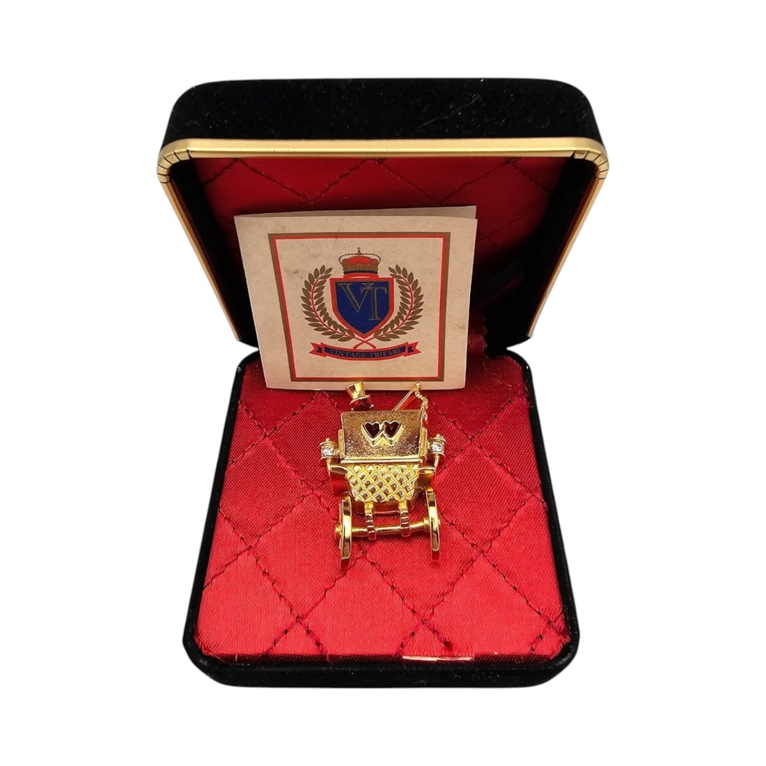 Crown Trifari Vintage Honeymoon Horse Carriage With Hearts Brooch NIB: Crown Trifari Vintage Honeymoon Horse Carriage With Hearts Brooch NIB