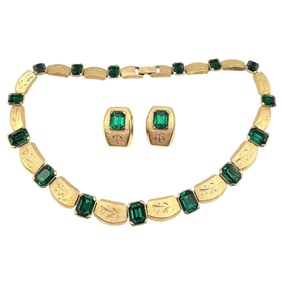 Kramer Vintage Emerald Green Rhinestone Textured Gold Tone Etched Choker Necklace Earrings Set