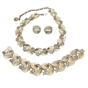 Lisner Vintage Textured Silver Tone Leaf Berry Necklace Bracelet Earrings Set