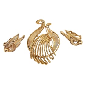 Lisner Vintage Textured Gold Tone Earrings Brooch Set