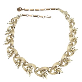 Lisner Vintage Gold Tone Leaf Swirl Necklace