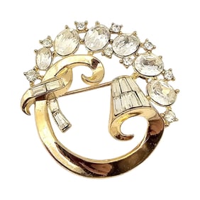 Crown Trifari Rhinestone Gold Tone Circle Brooch