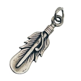 Navajo Sterling Feather Pendant 2.15 G