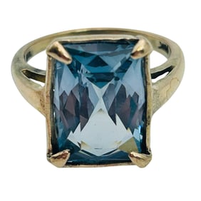 10 K Gold Spinel Square Cut Ring Size 7, 4.7 G