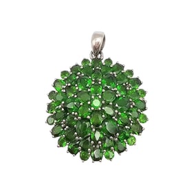 Sterling Silver Chrysoprase Pendant Weighing 6.2 Grams