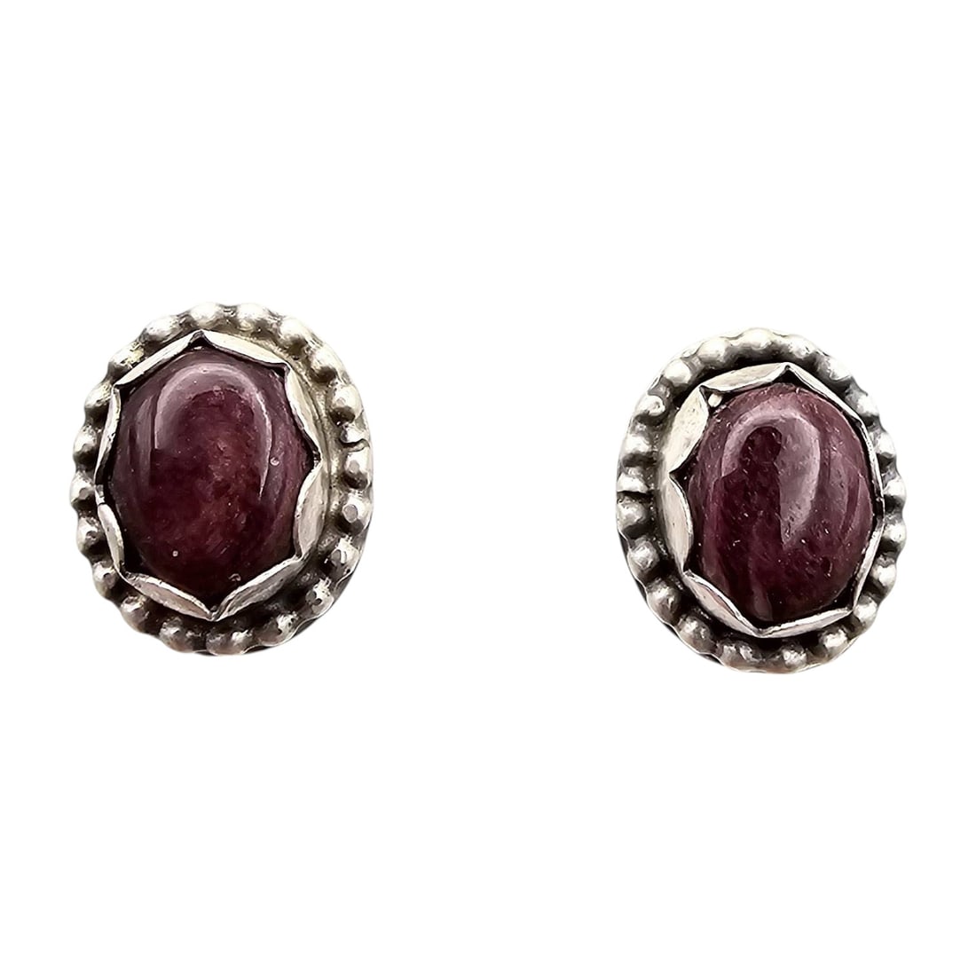 Navajo Sterling Spiny Oyster Earrings by Antionete Mart: Navajo handmade sterling silver earrings featuring spiny oyster stones. Crafted by Antionete Mart, each earring is oval-shaped with a decorative silver border and a prominent spiny oyster cabochon. Ma