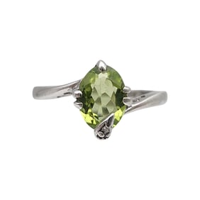 Sterling Peridot and Diamond Ring Sz 7